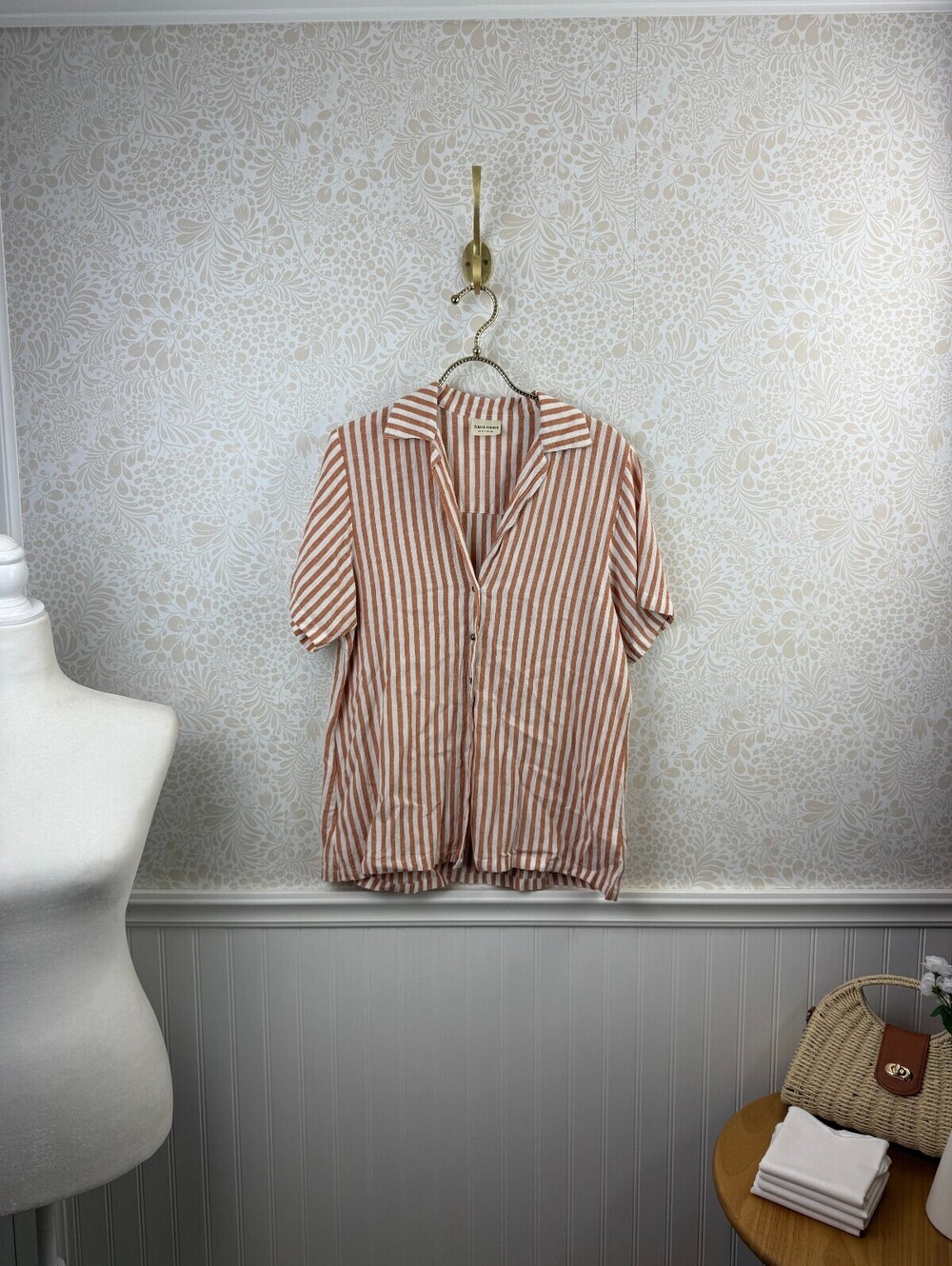 Zulu & Zephyr Rust and White Striped V-Neck Collared Button-Up Shirt - Size - XS